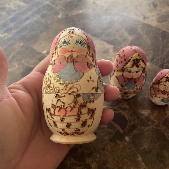 🪆 - Picture 5 of 9